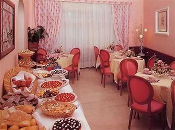 מלון Mediterraneo 3*